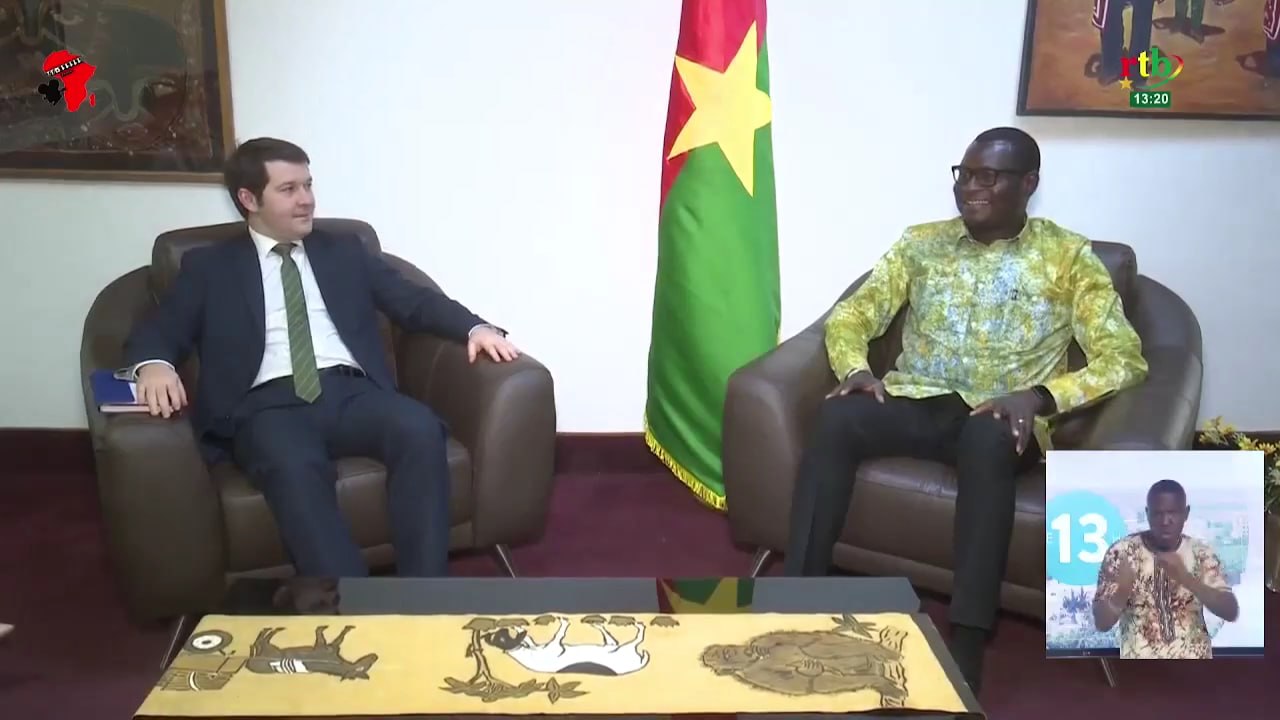 Burkina Faso : Coopération culturelle une délégation russe chez le Ministre de la communication, de la culture, des arts et du tourisme.