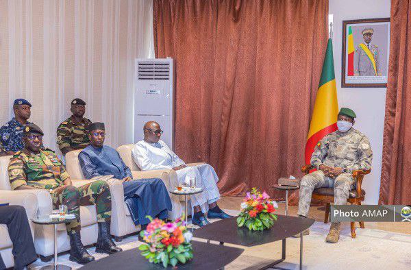 MALI : Koulouba : Échanges fructueux entre le Président Goïta et le ministre des Forces armées du Sénégal