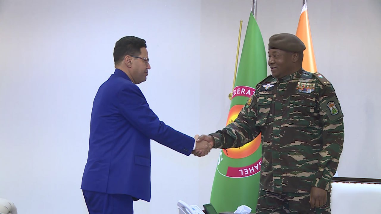 Niger : Le Président du CNSP, Chef de l’Etat, le Général de Brigade Abdourahamane Tiani a reçu en audience hierl’ambassadeur de la République Islamique de Mauritanie au Niger en fin de mission. Sadati Cheick Ould Ahmed Aicha quitte le Niger mais laisse dernier lui de beaux souvenir.