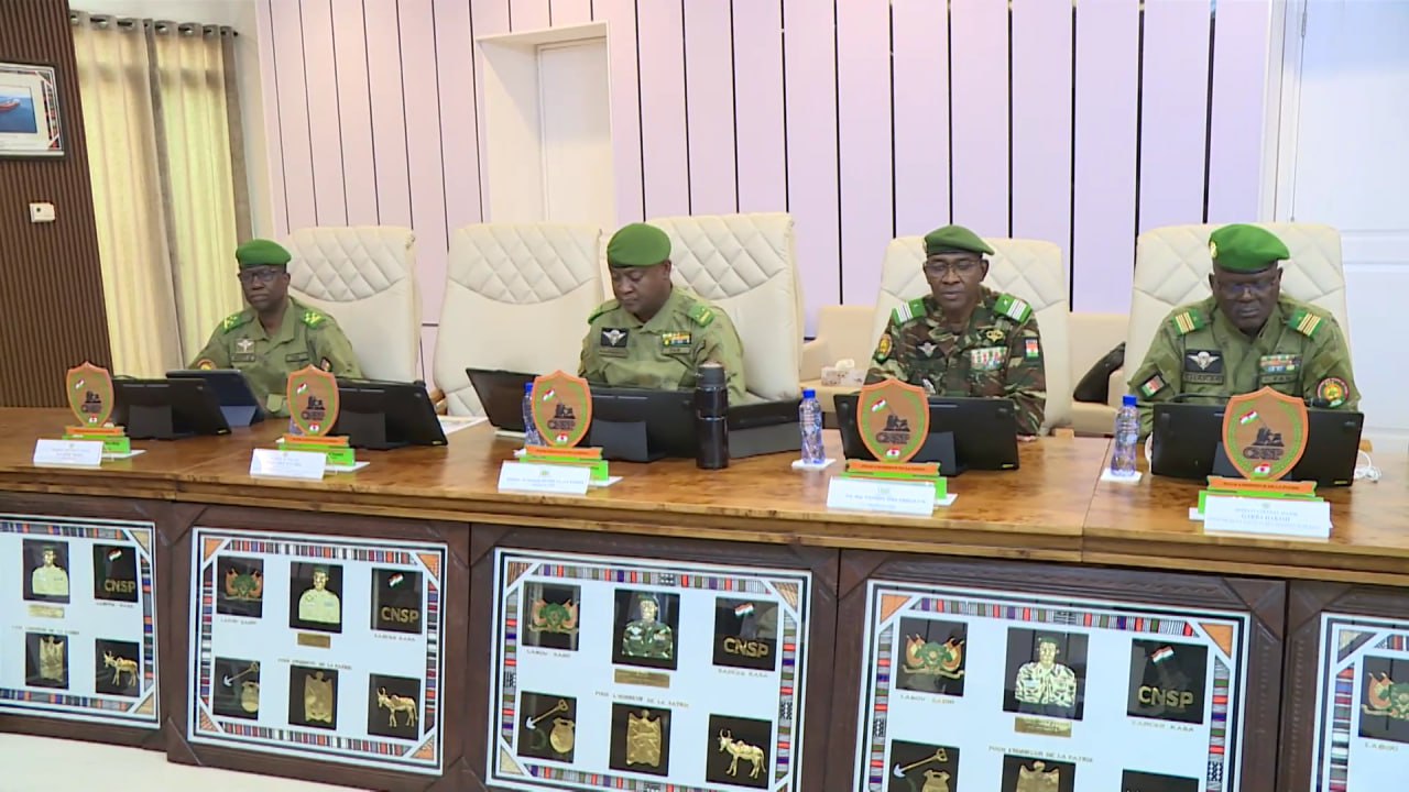 Niger : Le Président de la République, Chef de l’Etat le Général d’Armée Abdourahamane Tiani a reçu ce matin au palais de la Présidence les membres du comité des Experts de l’Hymne National.